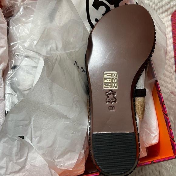 🤍New Tory Burch Phoenix Open Toe Natural Fur Sandals🤍 - Picture 8 of 9